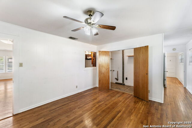 Listing photo id 14 for 2804 Avenue I