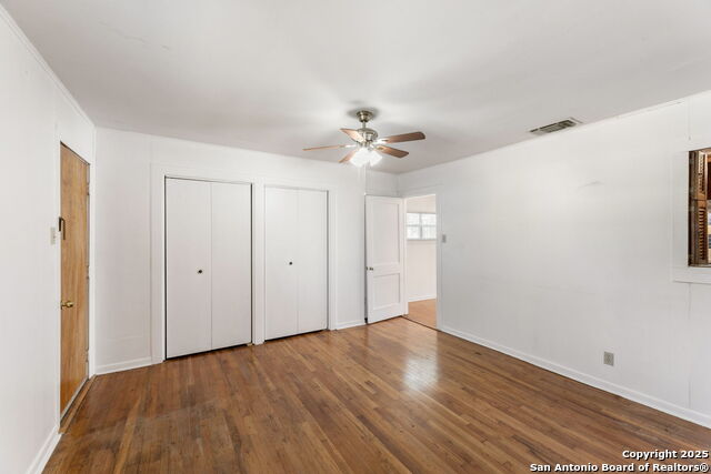 Listing photo id 15 for 2804 Avenue I