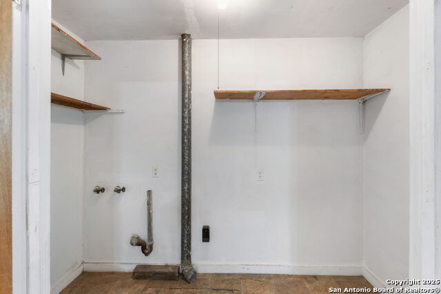 Listing photo id 16 for 2804 Avenue I