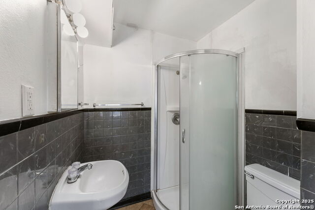 Listing photo id 21 for 2804 Avenue I