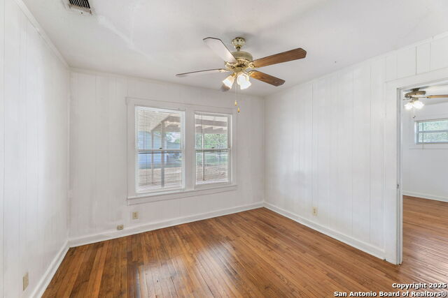 Listing photo id 22 for 2804 Avenue I
