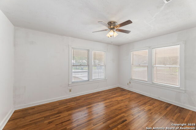 Listing photo id 23 for 2804 Avenue I