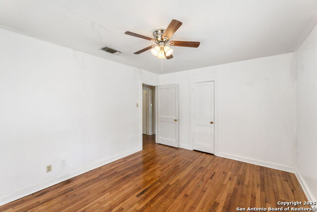 Listing photo id 24 for 2804 Avenue I