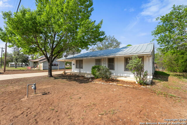 Listing photo id 1 for 2804 Avenue I