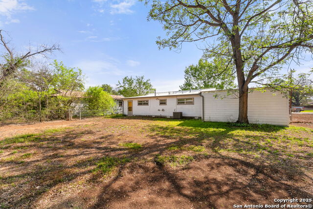 Listing photo id 3 for 2804 Avenue I