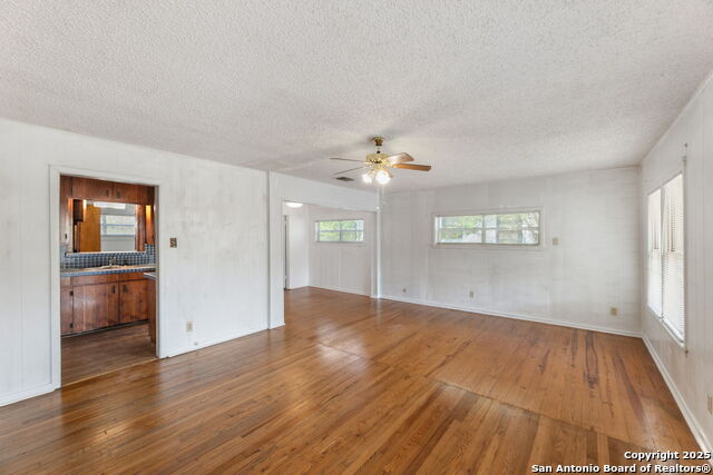 Listing photo id 4 for 2804 Avenue I