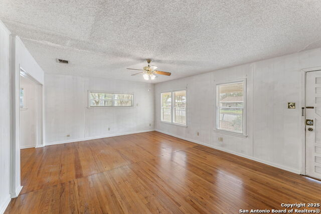 Listing photo id 5 for 2804 Avenue I