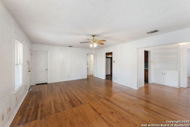 Listing photo id 7 for 2804 Avenue I