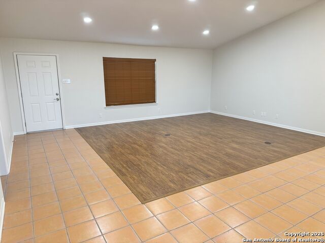 Listing photo id 10 for 136 Lakeview Trace