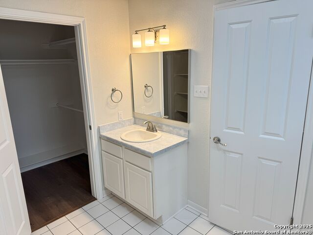 Listing photo id 13 for 136 Lakeview Trace