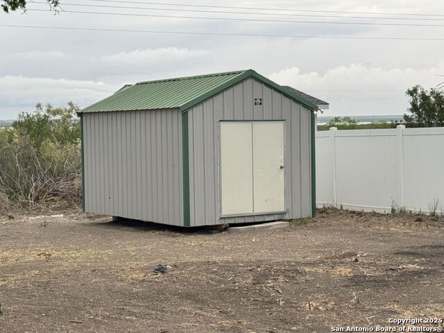 Listing photo id 16 for 136 Lakeview Trace