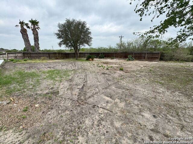 Listing photo id 18 for 136 Lakeview Trace