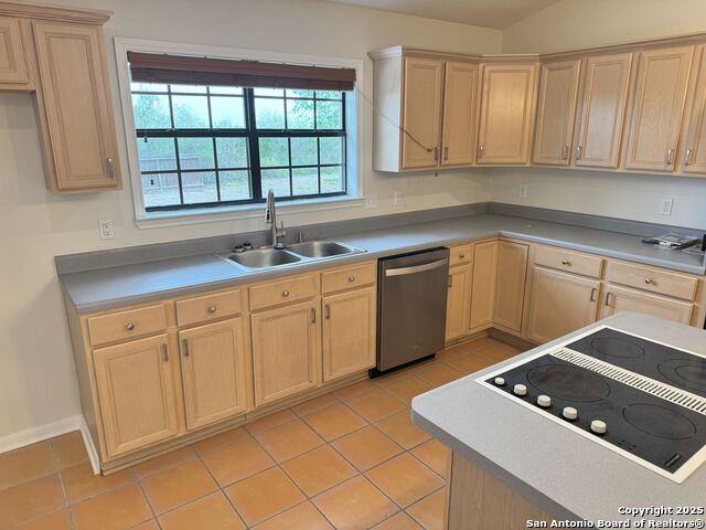 Listing photo id 2 for 136 Lakeview Trace