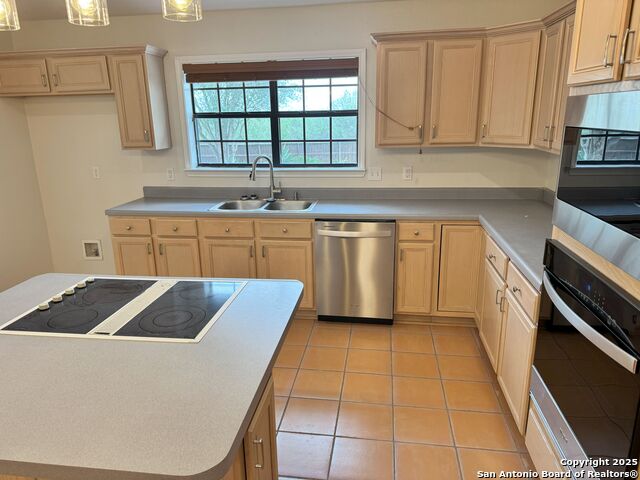 Listing photo id 3 for 136 Lakeview Trace