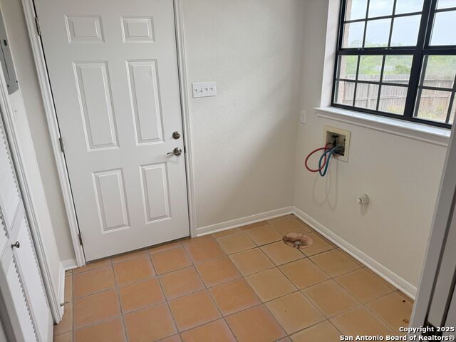 Listing photo id 7 for 136 Lakeview Trace