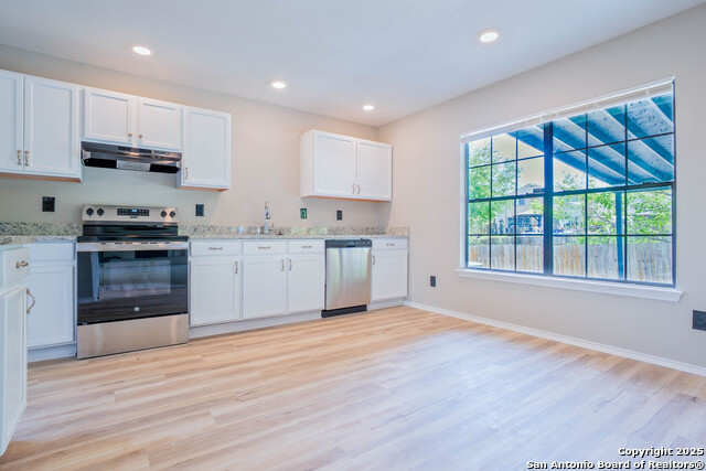 Image 4 of 13 For 10112 Sunset Pl