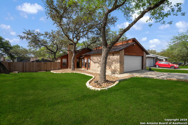 Listing photo id 1 for 8418 Timber Bridge