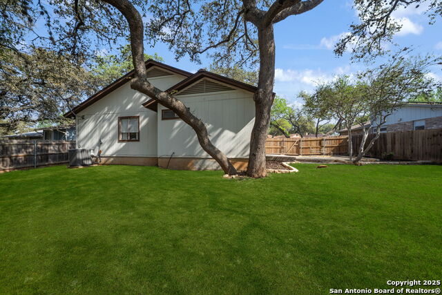 Listing photo id 33 for 8418 Timber Bridge