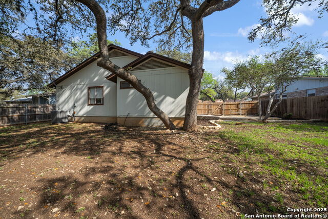 Listing photo id 34 for 8418 Timber Bridge