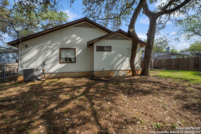 Listing photo id 36 for 8418 Timber Bridge