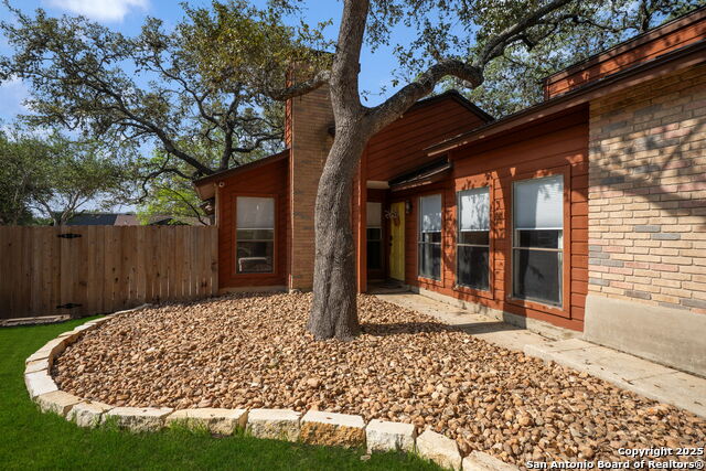 Listing photo id 2 for 8418 Timber Bridge