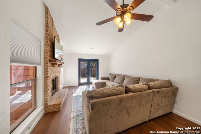 Listing photo id 4 for 8418 Timber Bridge