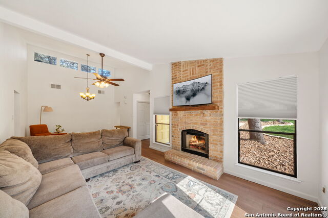 Listing photo id 7 for 8418 Timber Bridge