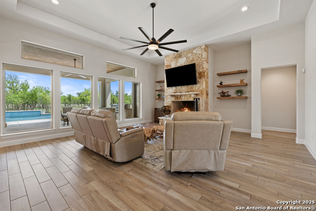 Image 16 of 71 For 10900 Ranch Road 1323