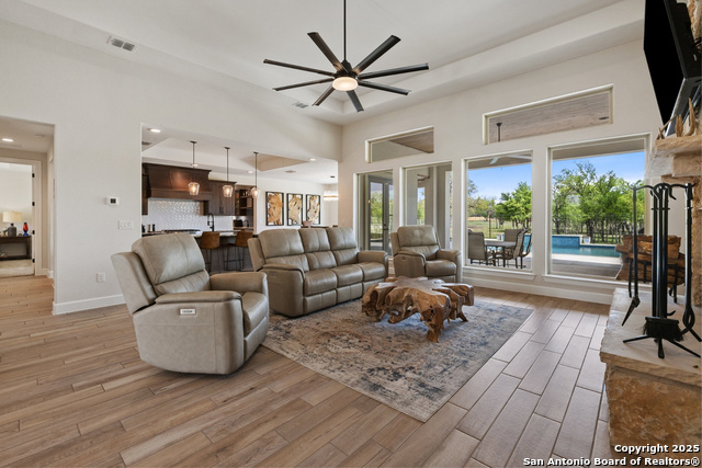 Image 22 of 71 For 10900 Ranch Road 1323