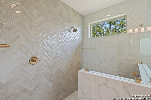 Image 33 of 71 For 10900 Ranch Road 1323