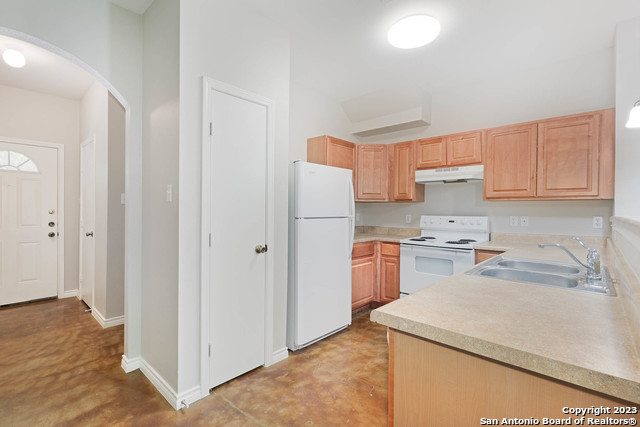 Image 4 of 29 For 7810 Kingsbury Wood  4