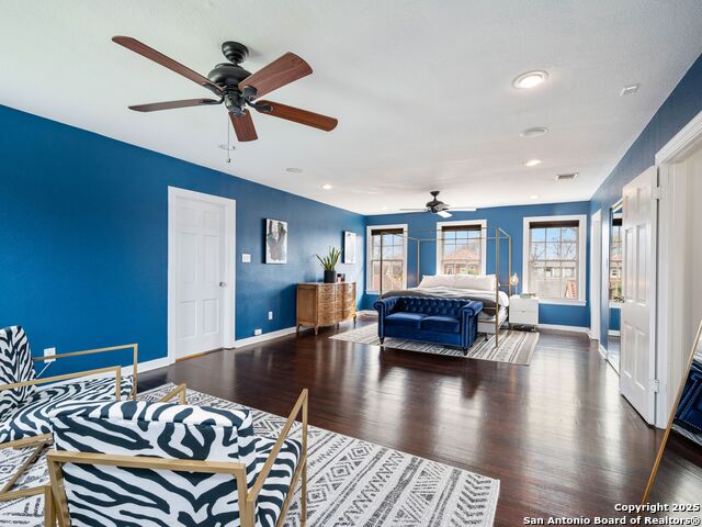 Listing photo id 11 for 218 Mary Louise Dr
