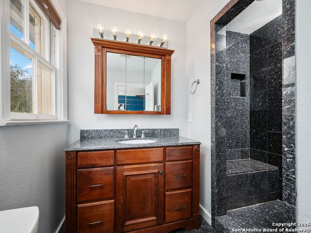 Listing photo id 13 for 218 Mary Louise Dr