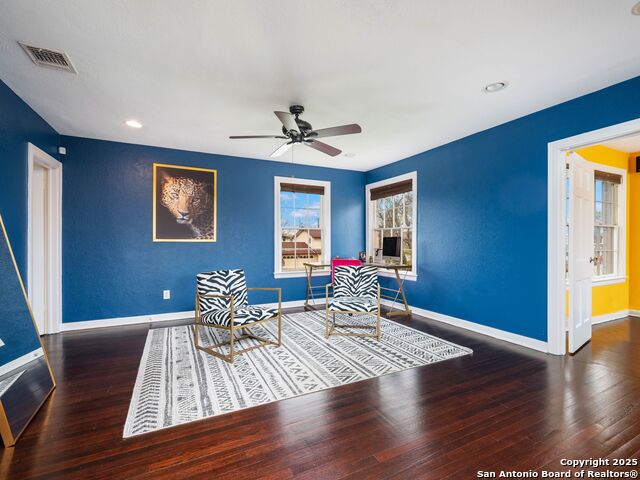 Listing photo id 15 for 218 Mary Louise Dr