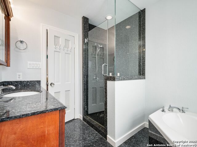 Listing photo id 21 for 218 Mary Louise Dr