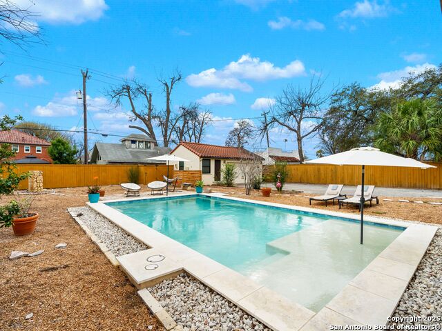Listing photo id 25 for 218 Mary Louise Dr