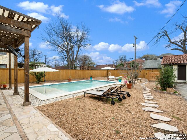 Listing photo id 26 for 218 Mary Louise Dr