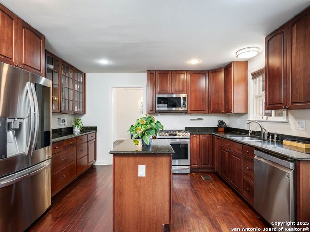 Listing photo id 7 for 218 Mary Louise Dr