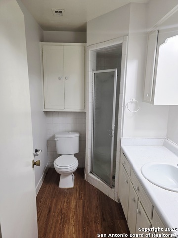 Image 6 of 7 For 8058 Broadway  251u