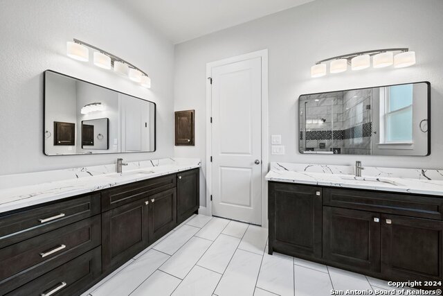 Listing photo id 7 for 1490 Misty Ln