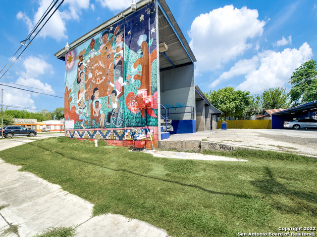 Listing photo id 9 for 402 Zarzamora St N