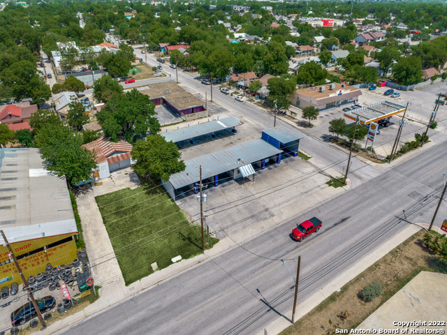 Listing photo id 13 for 402 Zarzamora St N