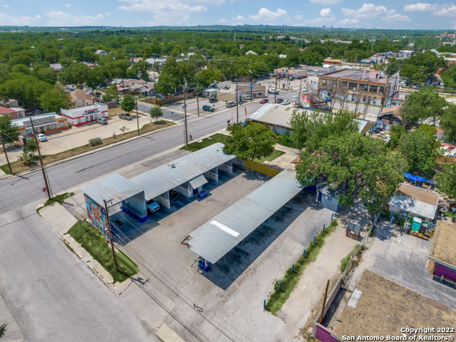 Listing photo id 15 for 402 Zarzamora St N