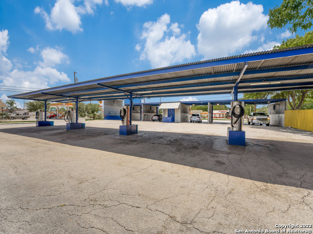 Listing photo id 3 for 402 Zarzamora St N