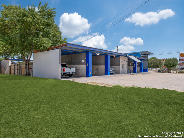 Listing photo id 6 for 402 Zarzamora St N