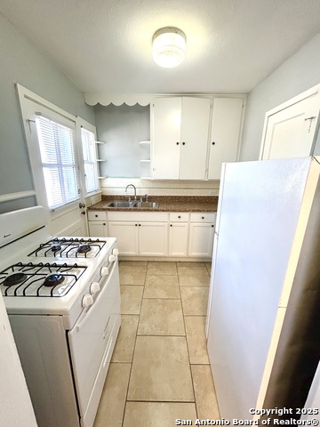 Image 11 of 20 For 425 Maverick Street  7