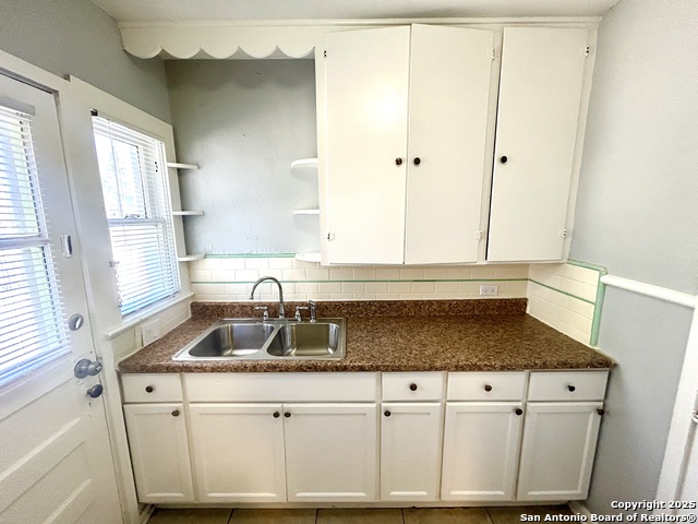 Image 12 of 20 For 425 Maverick Street  7