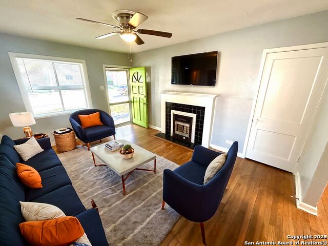 Image 4 of 20 For 425 Maverick Street  7