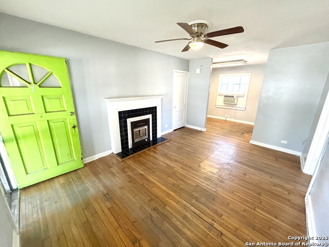 Image 6 of 20 For 425 Maverick Street  7
