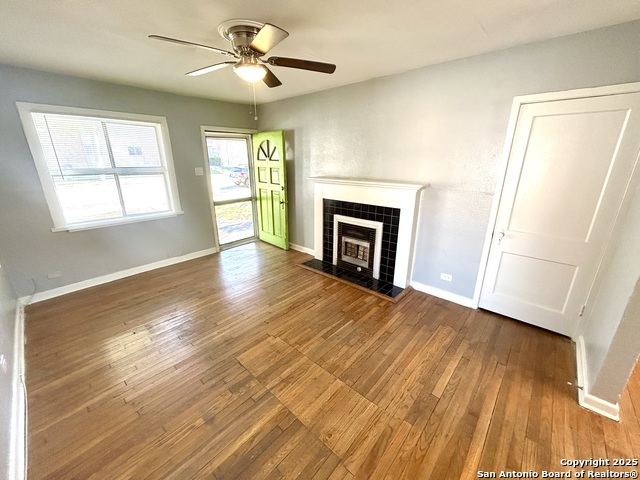 Image 7 of 20 For 425 Maverick Street  7